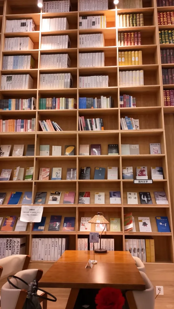 重庆瓦屋书店&Q Coffee