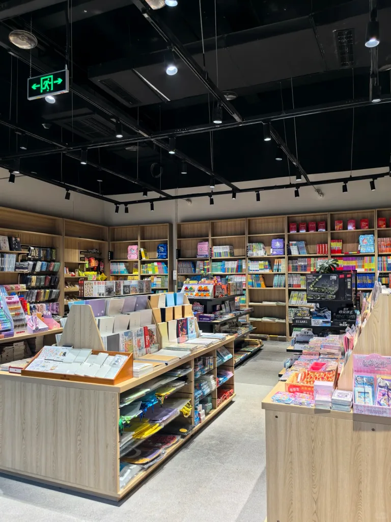 重庆新华樾文书店(棕榈mall店)
