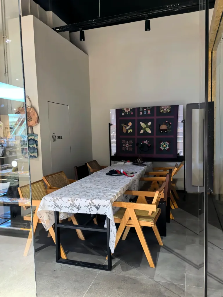 重庆新华樾文书店(棕榈mall店)
